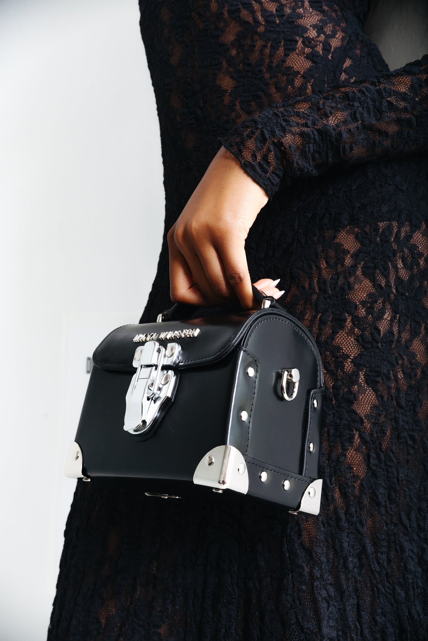 MAYA WINSTON DOME TRUNK - BLACK